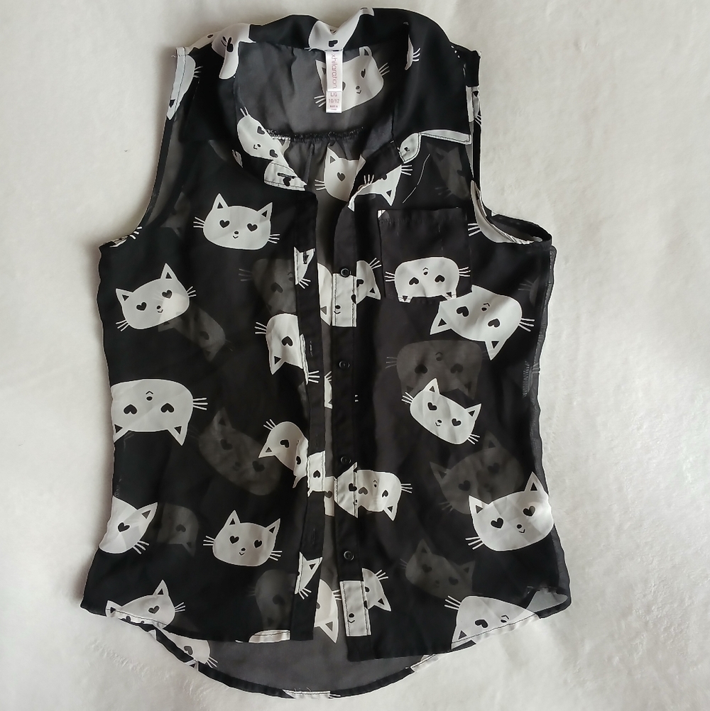 Xhilaration Kitty button up with pocket jr size LG